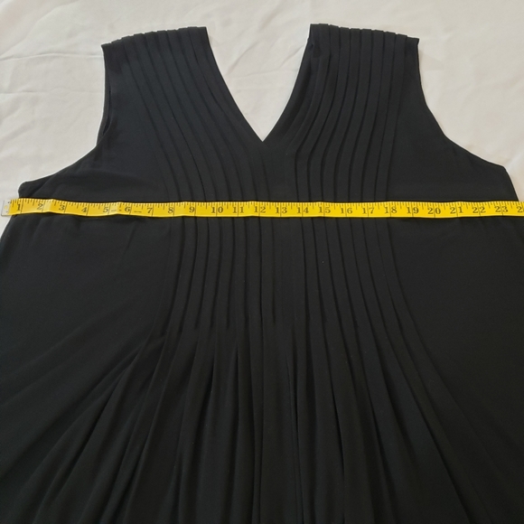 Pleated V-Neck | Classic Tank Top Blouse | Size 2X - Picture 4 of 11